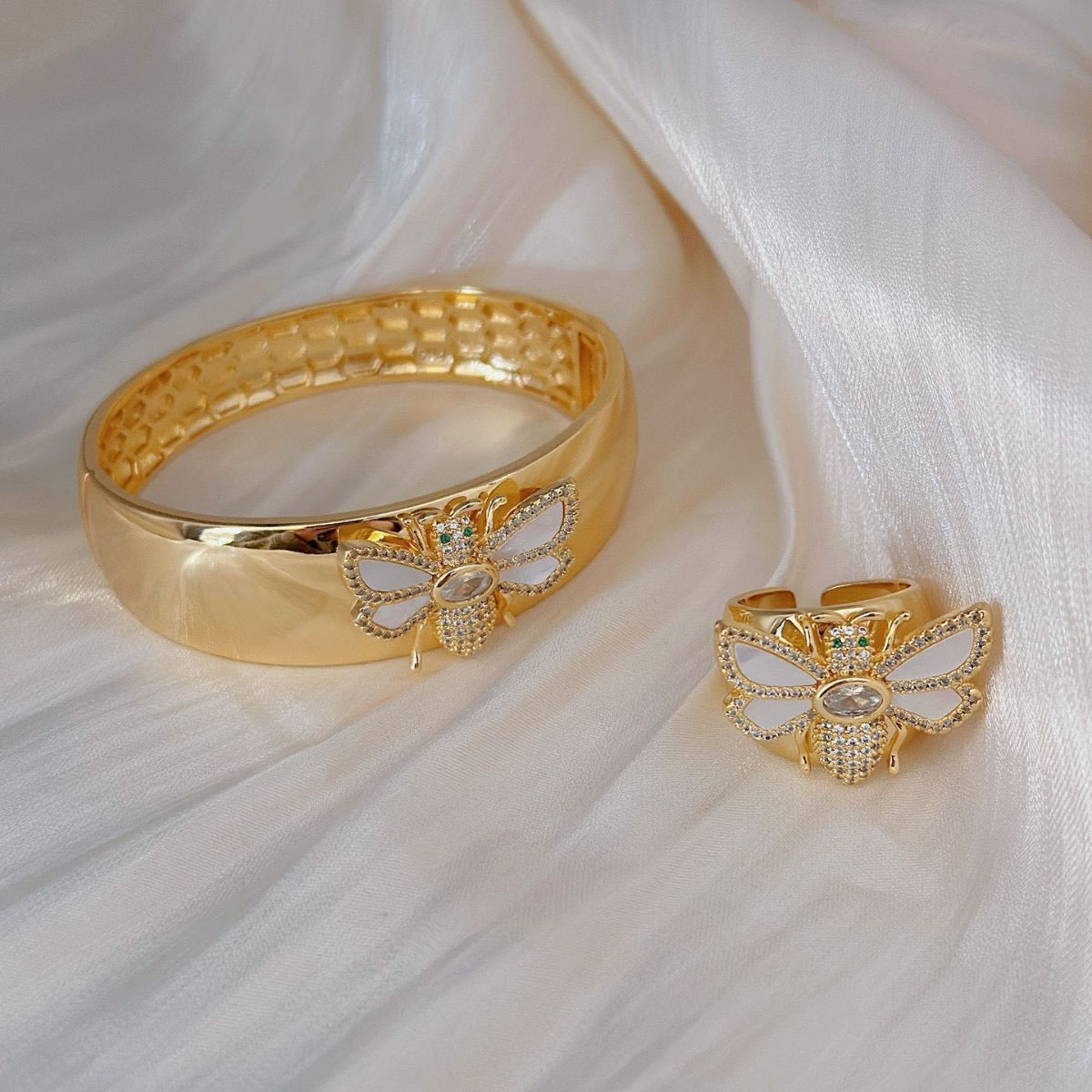 Royal Honeycomb™ Bee Luxe Set (Bracelet + Ring)