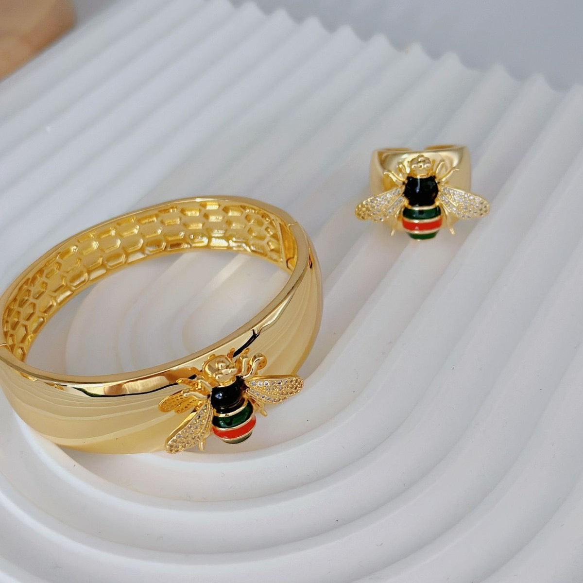 Imperial Hive™ Enamel Bee Luxe Set (Bracelet + Ring)