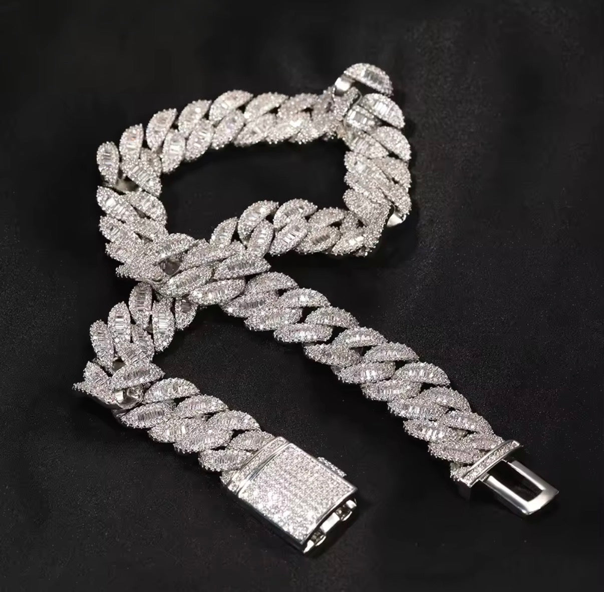 Baguette + Pavé Hybrid Cuban