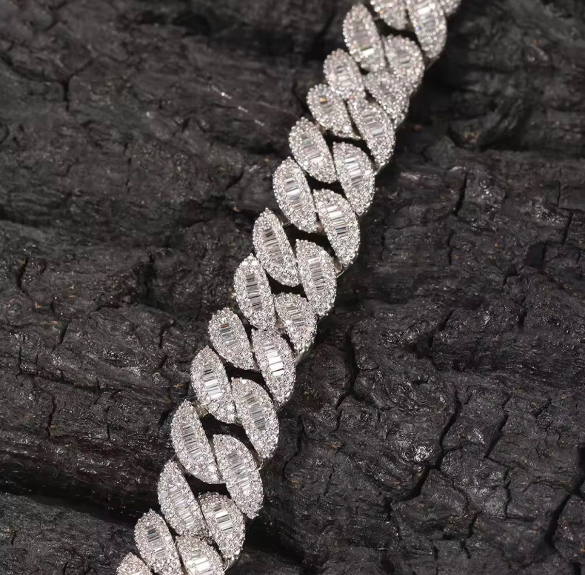 Baguette + Pavé Hybrid Cuban