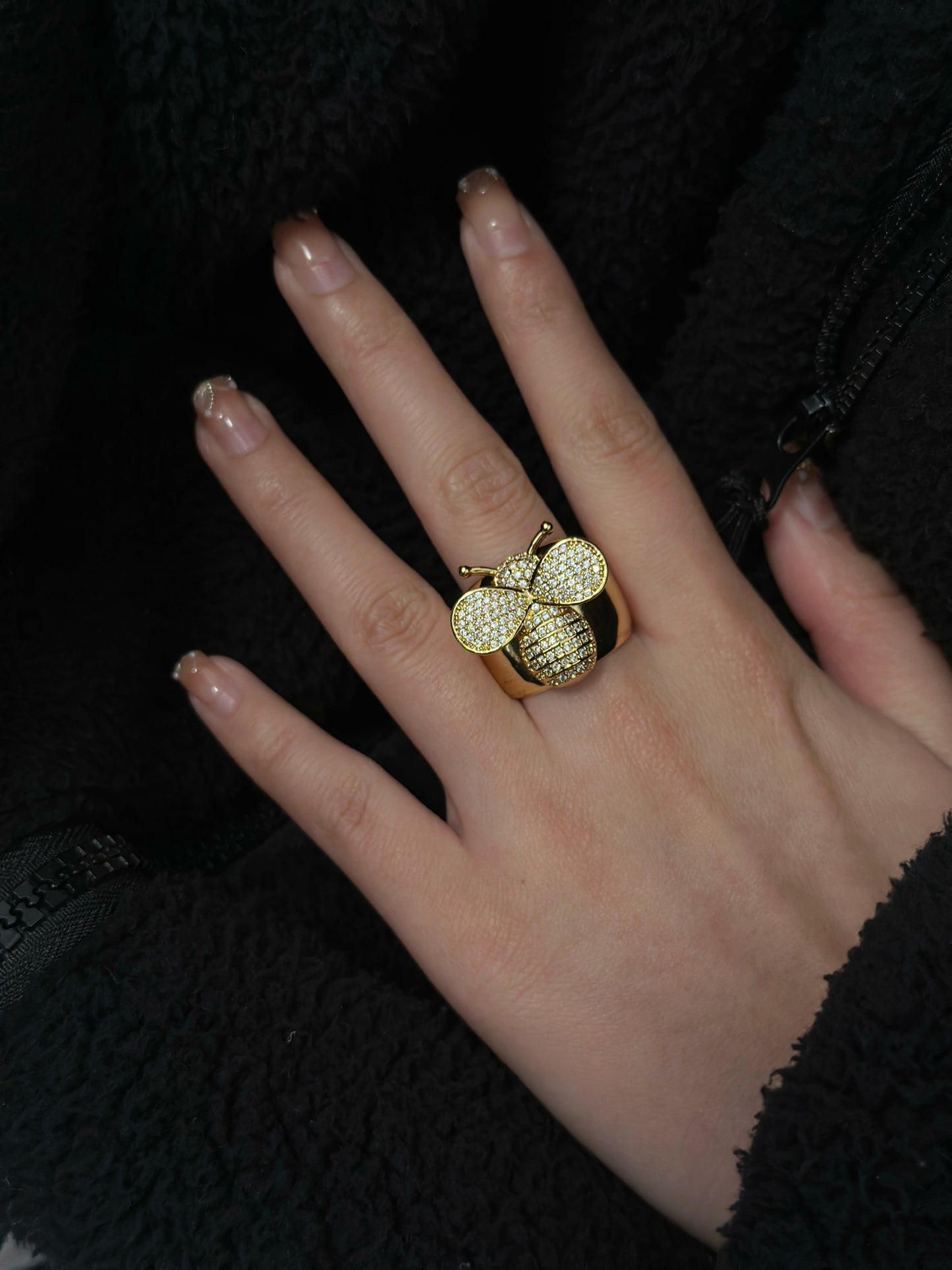 Royal Honeycomb™ Pavé Bee Ring
